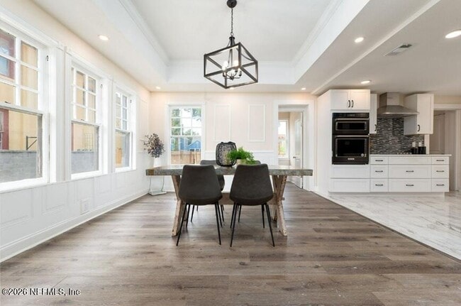Photo - 340 W 6th St