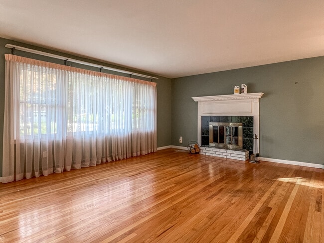 Photo - 102 Raymbault Dr
