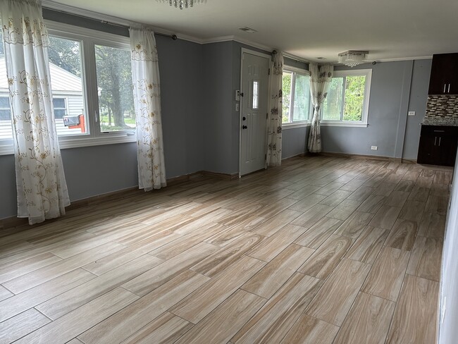 Photo - 10029 Harnew Rd E