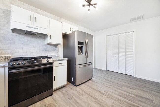 Photo - 1147 Du Barry Ln