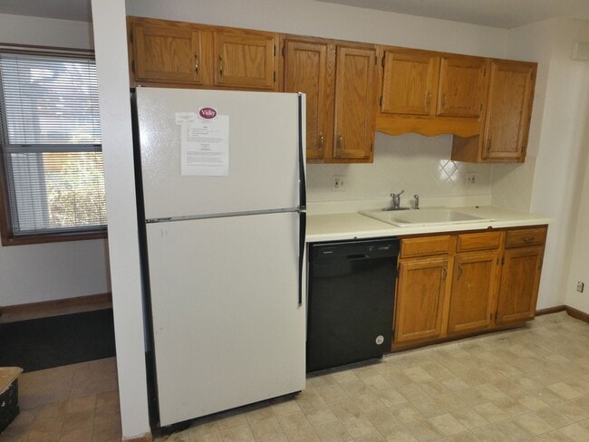 Photo - 2 bed/1 bath house walking distance to Cam...