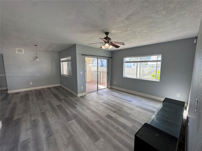 Photo - 18890 NW 57th Ave Unidad 112 Rental