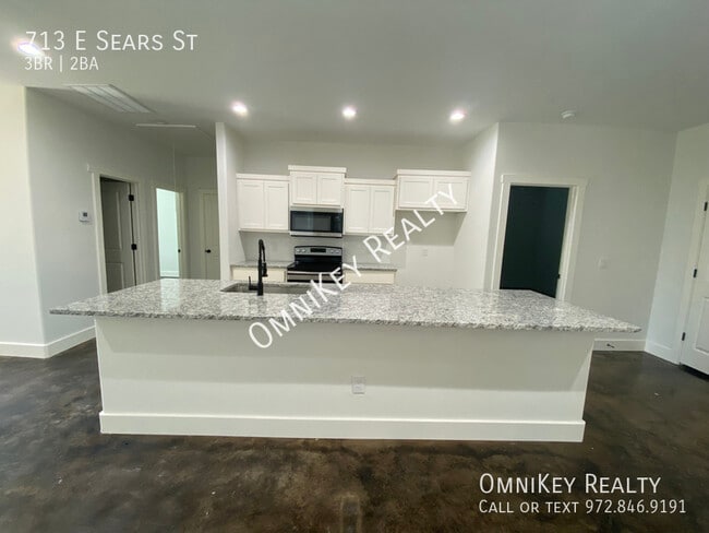 Photo - 713 E Sears St