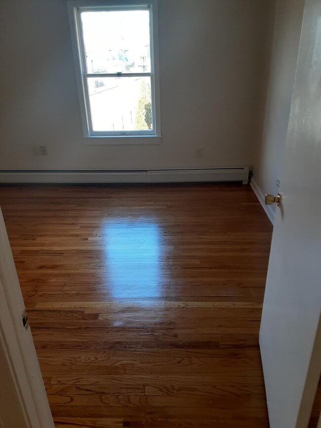 Photo - 184 Thames St