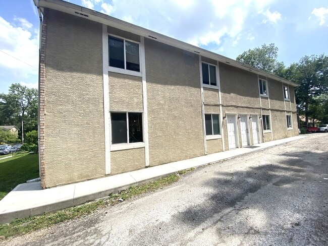 Building Photo - 451 Alden Ave Unit 451-4
