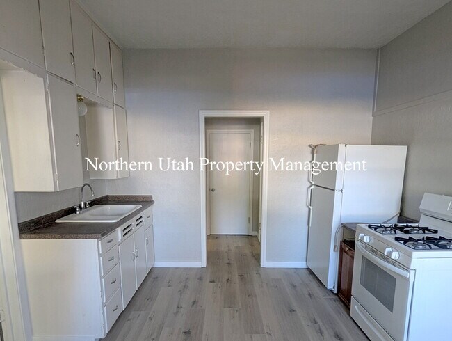 Photo - Lower Unit 2 Bed, 1 Bath Unidad Down