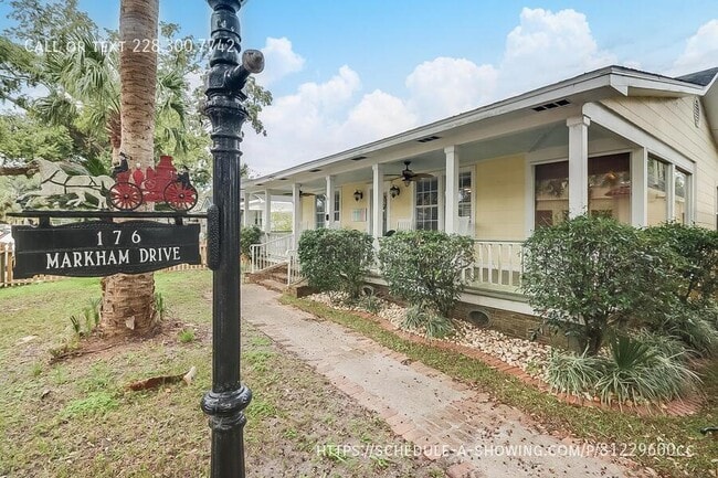 Photo - 176 Markham Dr House