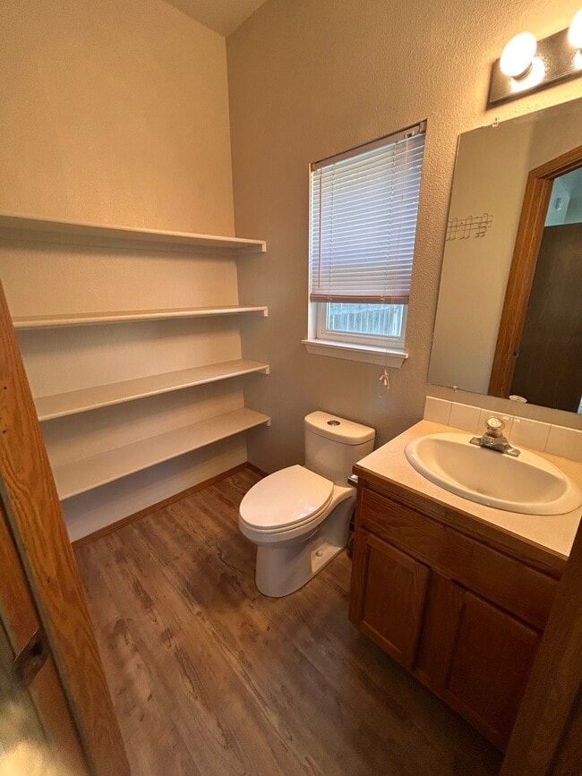 Photo - 1415 E Maple St Unidad Side B