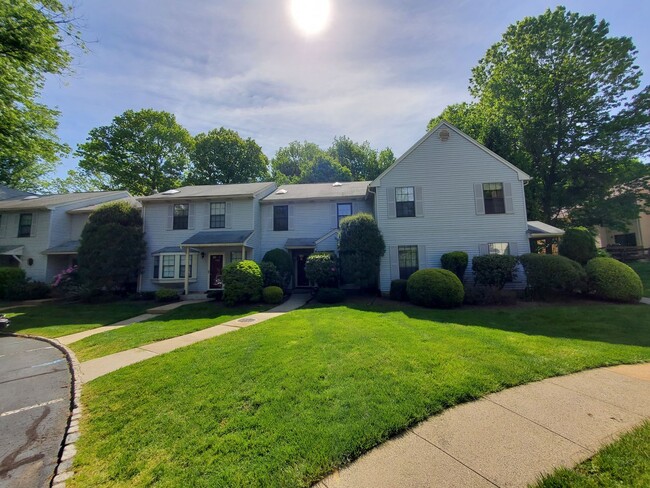 Rare opportunity! 3-bed/2.5-bath townhouse... - Rare opportunity! 3-bed/2.5-bath townhouse...