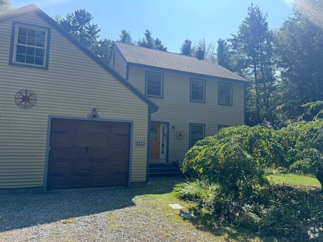 Building Photo - Beautiful 3 Bedroom Brunswick House