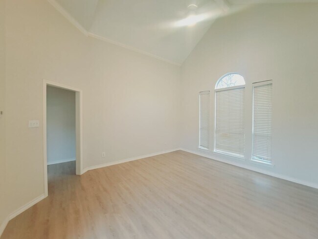 Photo - Beautiful 4/3/2 with Sparkling Pool!