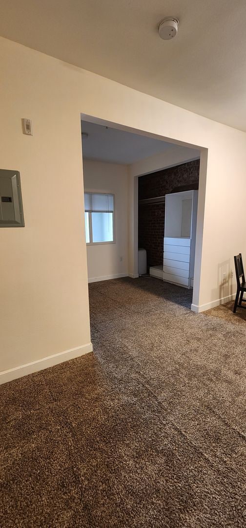 Photo - 115 E 3rd St Unidad Studio Apartment