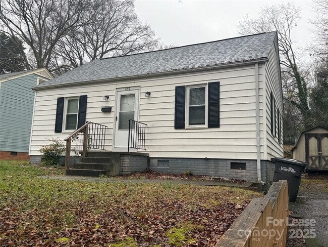 Building Photo - 445 Reynolda Dr