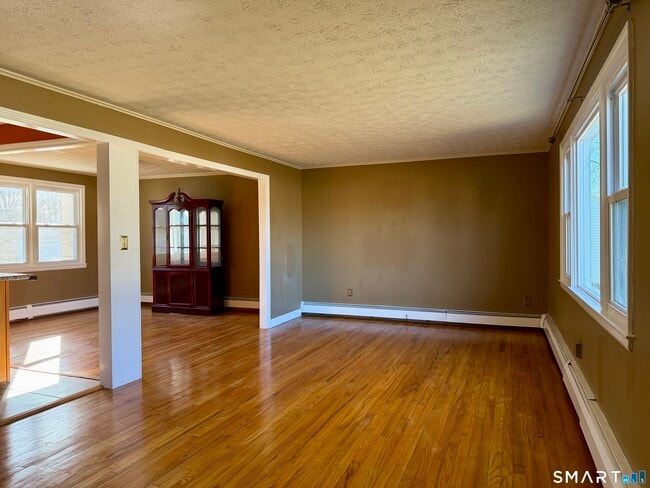 Photo - 44 Crabapple Rd