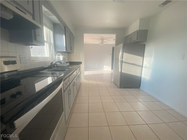 Photo - 221 Redcliff Ave
