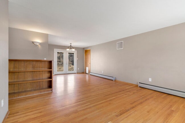 Photo - 7634 Newland St