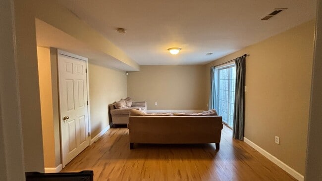 Building Photo - 5 Aylor Ct