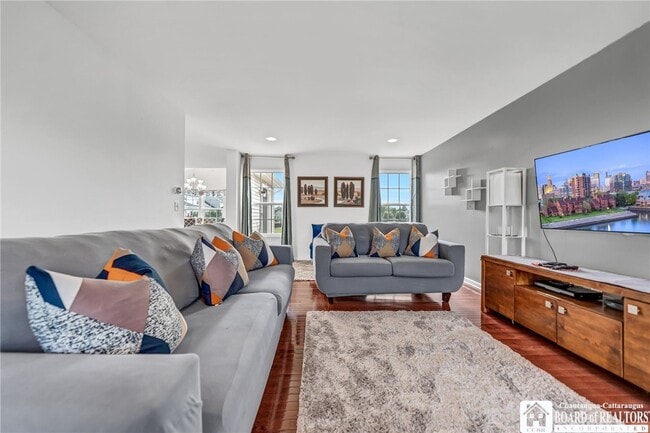 Photo - 27 Middlebury Ln