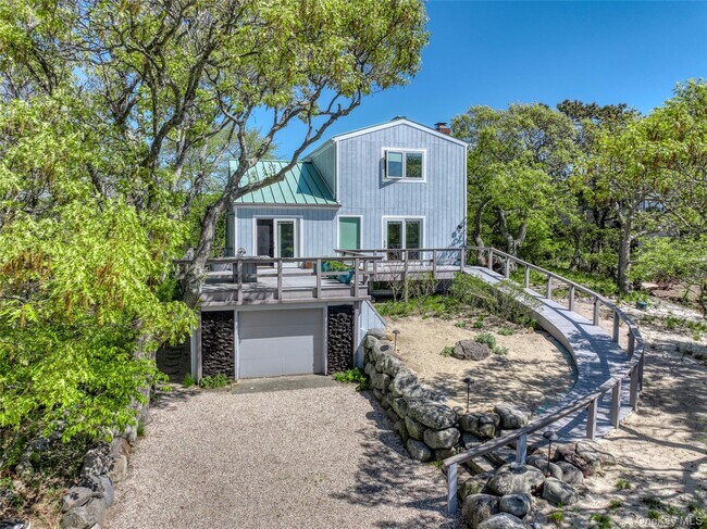 2045 Lake Dr