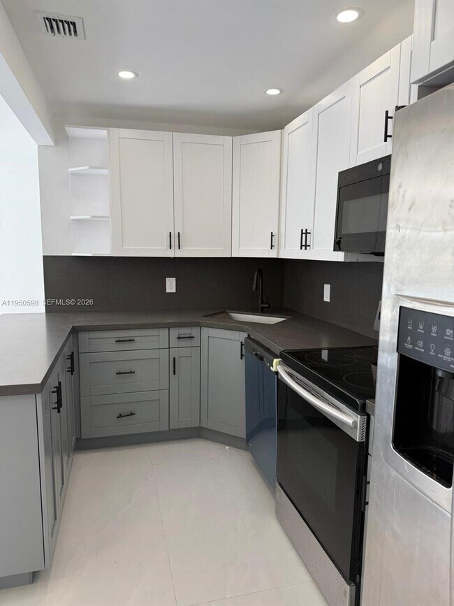 Photo - 1054-1058-1058 SW 2nd St Unidad 1056