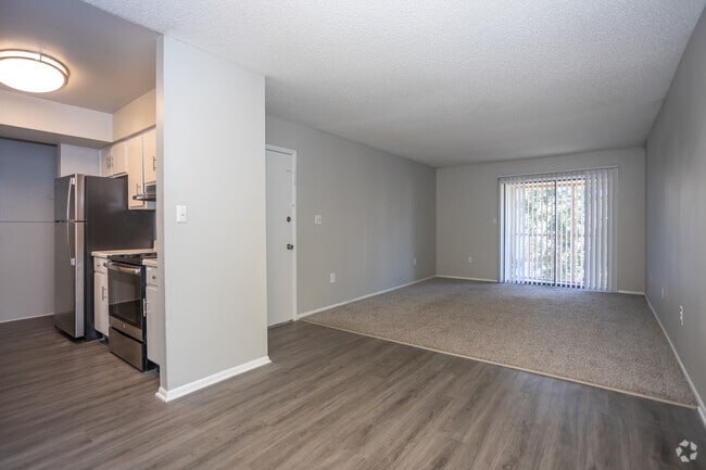 2BR, 2BA - 1000SF