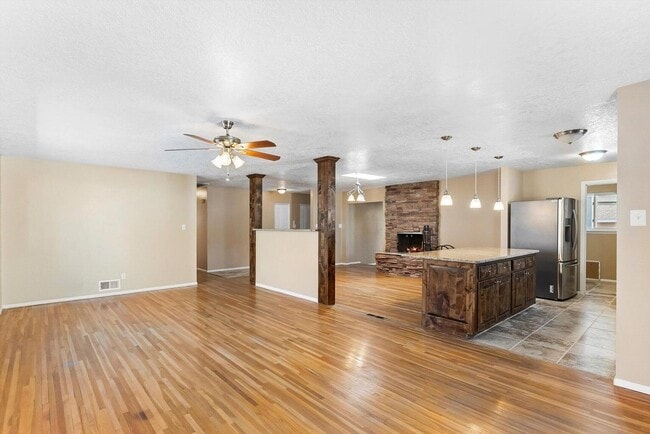 Photo - 3721 Mary Ellen St NE