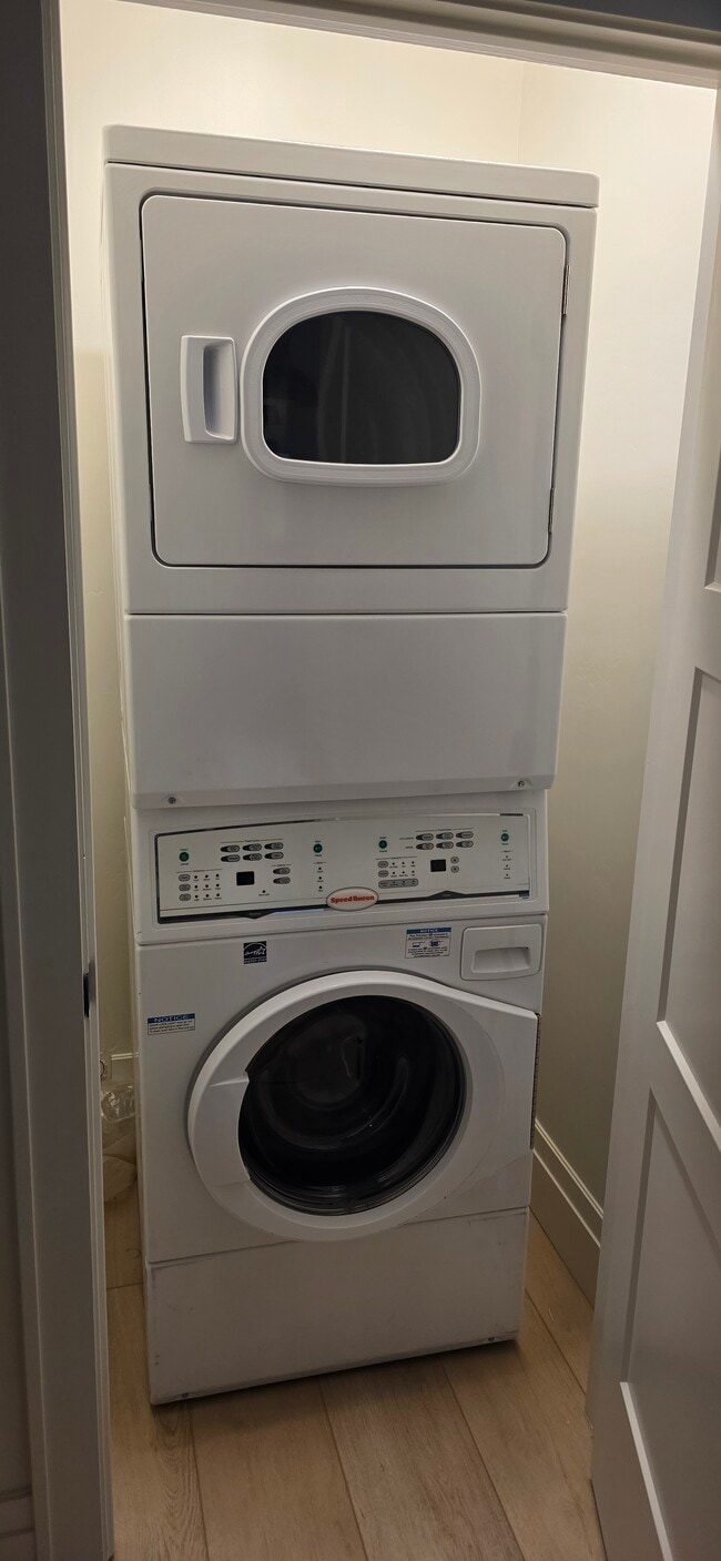 Washer/dryer - 107 S Moonlit Rd