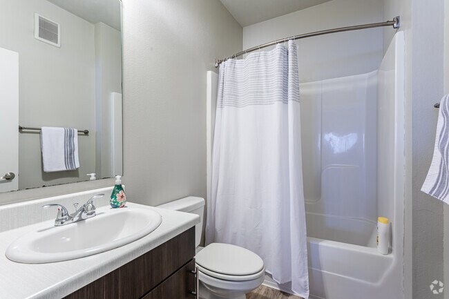 2BR, 2BA - The Lloyd Wright