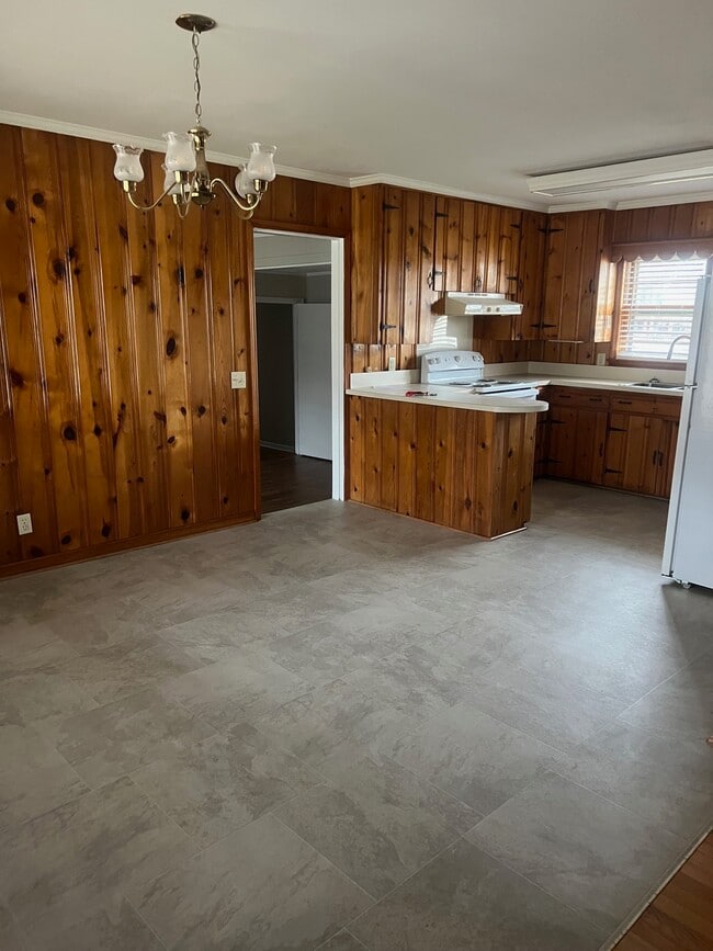 Photo - 5705 Creighton St