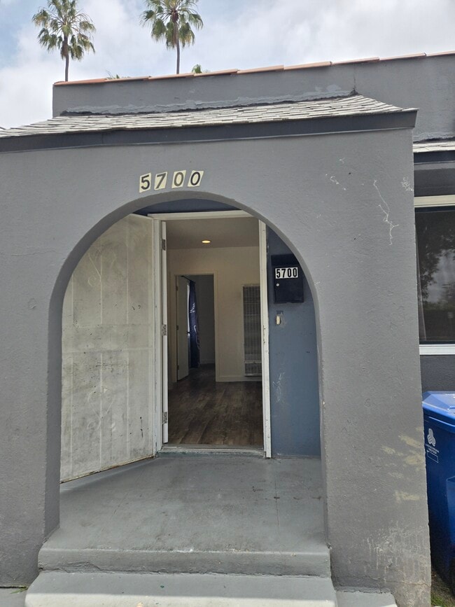 Photo - 5700 S Van Ness Ave Apartments