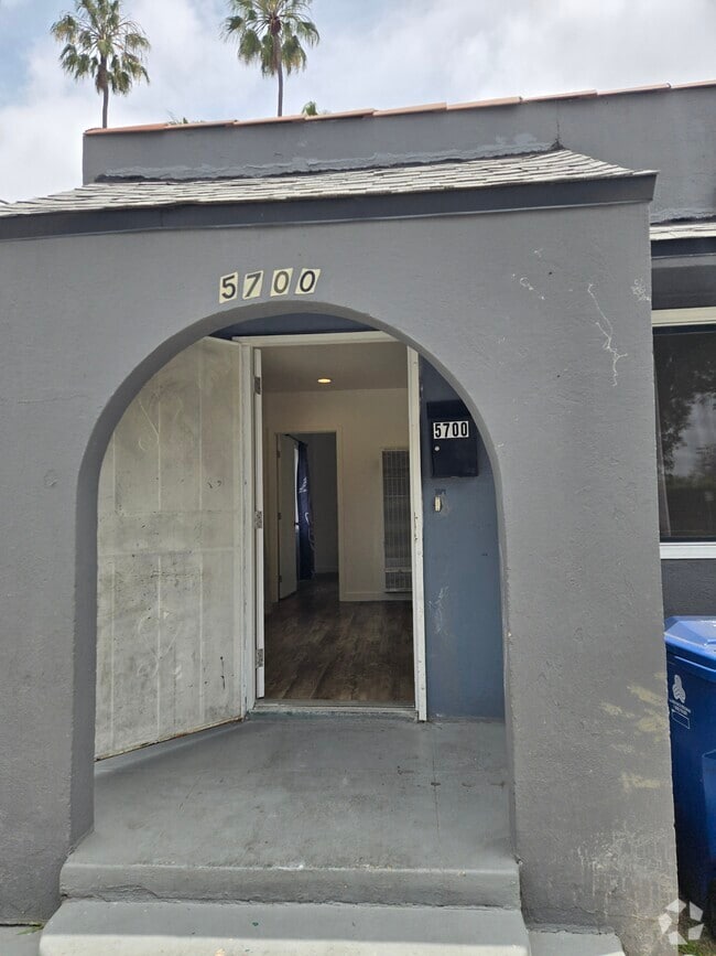 Building Photo - 5700 S Van Ness Ave Rental