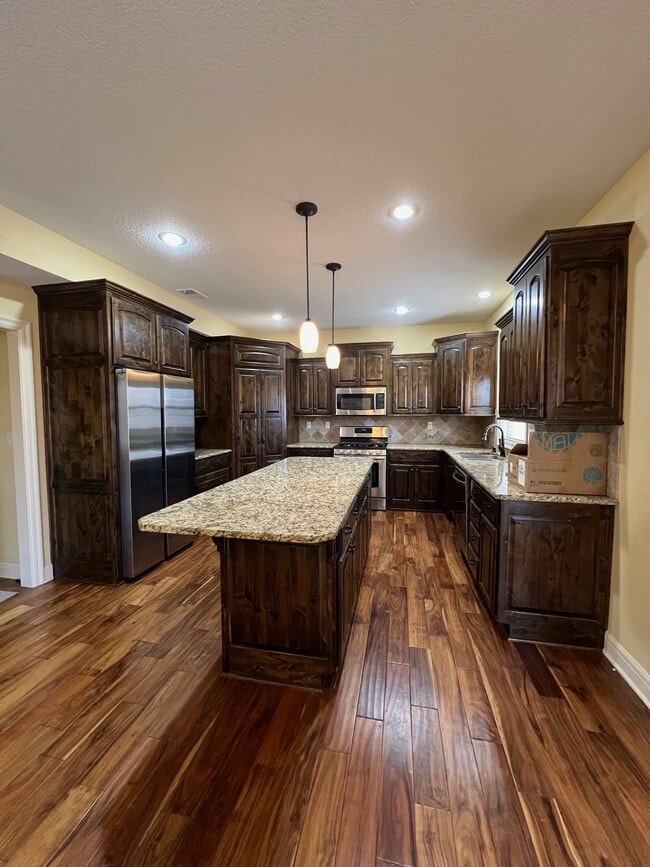 1234 Vivian Dr