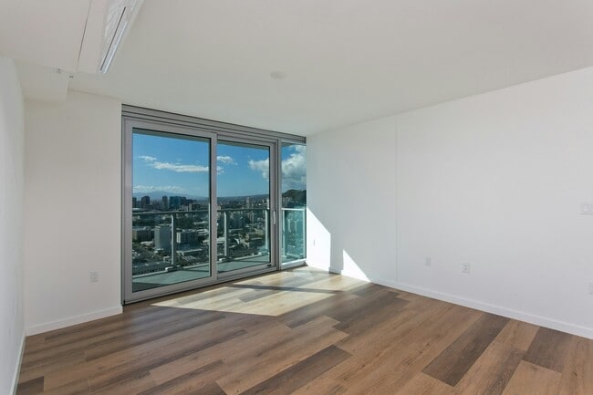 Building Photo - 1515 Liona St Unit 3116