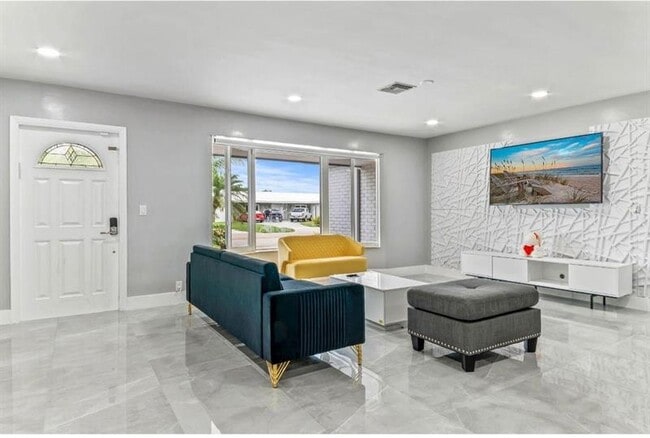 Photo - 4811 Hayes St