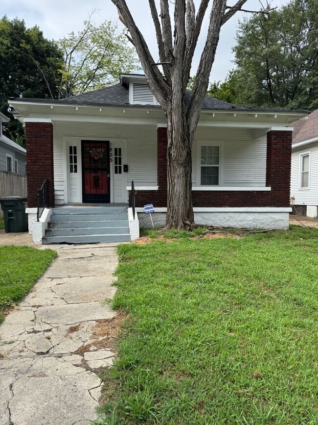 Building Photo - Newly Renovated Cozy & Convenient Rental