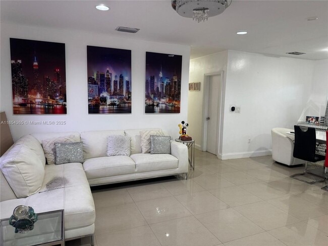 Photo - 16030 Miami Dr