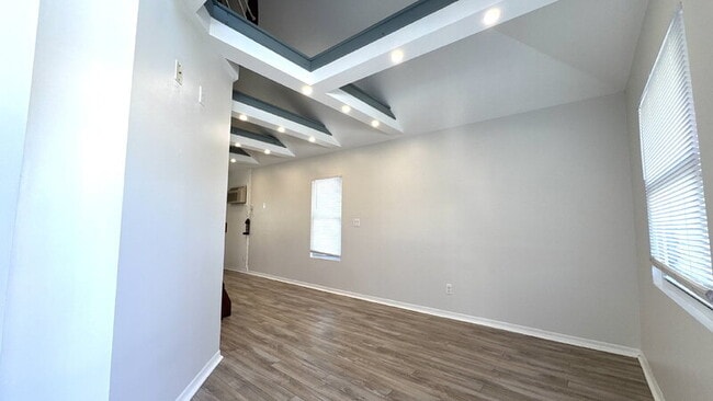 Photo - 215 N Wild Olive Ave Unidad 2