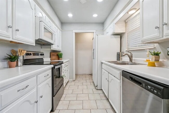 Photo - 11417 N May Ave