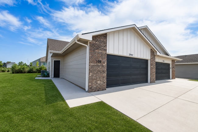 Building Photo - Southern Ridge- Holly Plan
