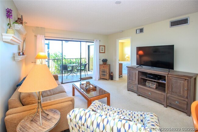 Photo - 4620 NE Sandpebble Trce Unit 104
