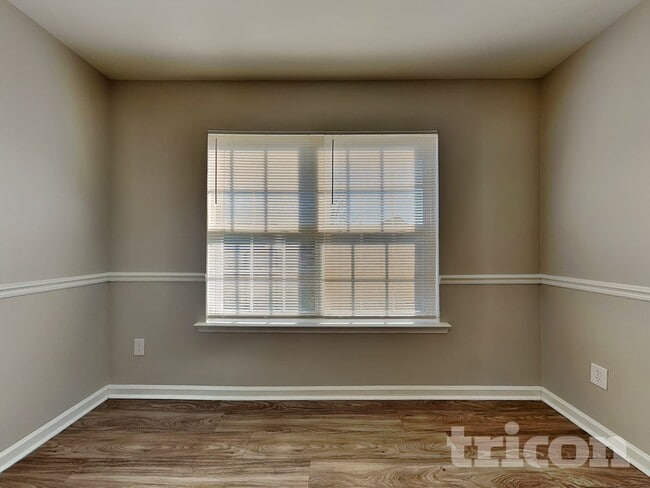 Photo - 703 Carly Court