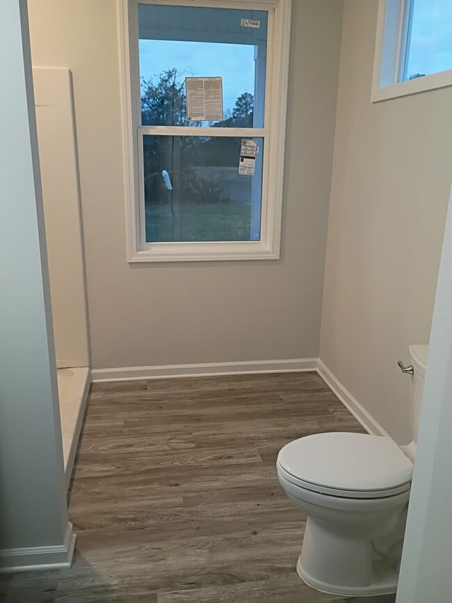 Photo - 121 Rose Lk Dr