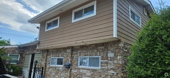 Building Photo - 5927 Moonmist Dr Rental