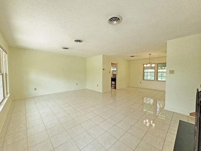 133 Glenrochie Dr