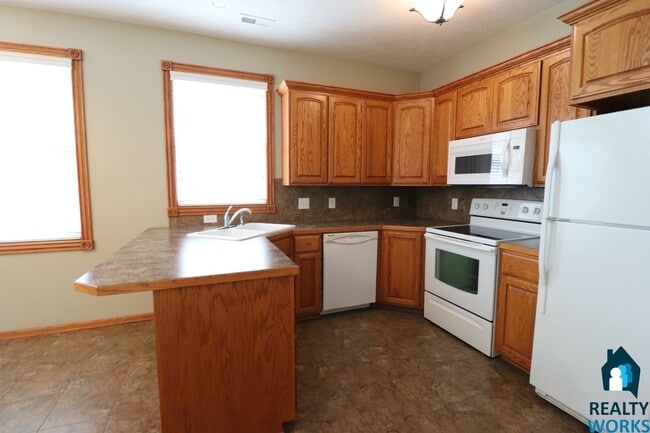 Photo - Large 3 Bedroom Townhome