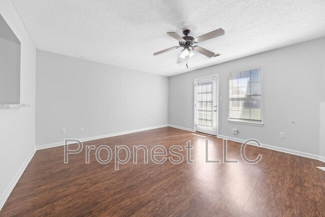 Photo - 7322 Perrin Cove