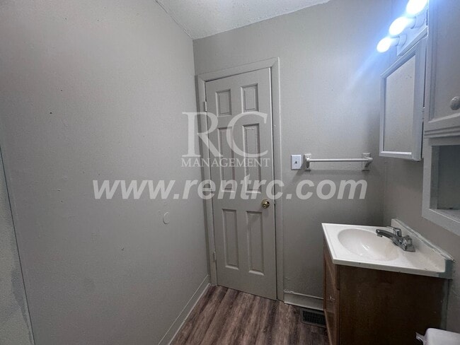 Photo - 1213 Giddings-