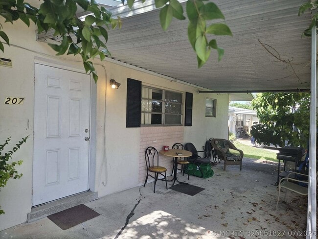 Photo - 207 SE 7th St