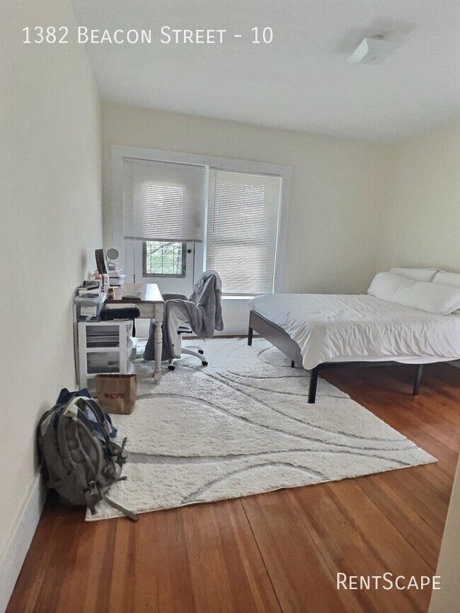 Building Photo - 1382 Beacon St Rental