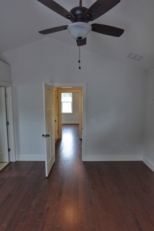 Freddie's Garden Modern 3 Bedroom, 3 Bat... Rental House Rental in